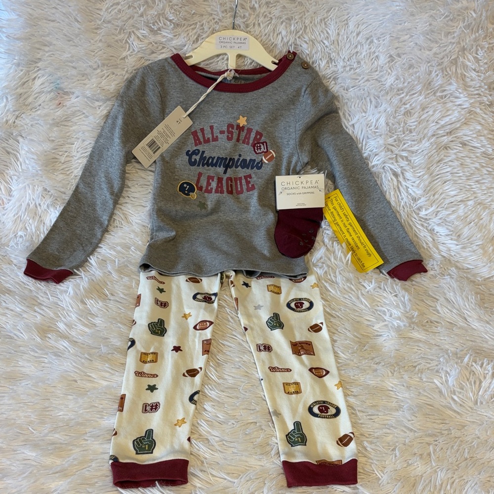 NWT CHICK PEA Kids Pajamas - Gray and Cream Sports Set Sz 4T NWT